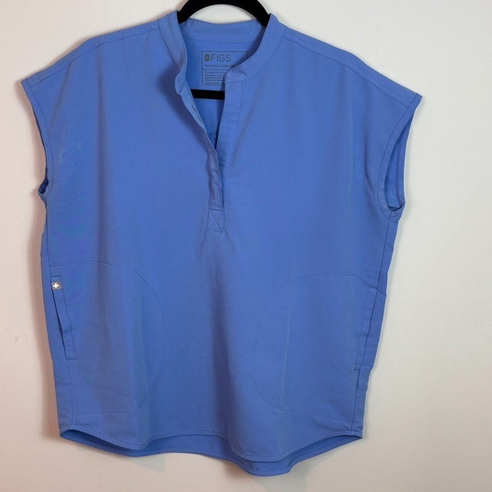 Figs Technical Collection WOmens Rafaela Oversized Scrub Top in Ceil Blue Small